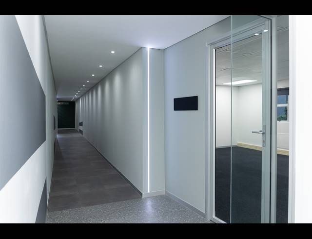 88M² OFFICE TO LET IN VORNA VALLEY